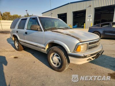 Czwarte zdjęcie samochodu z boku: 1996 CHEVROLET BLAZER VIN:1GNDT13W4T2183692 - miniatura