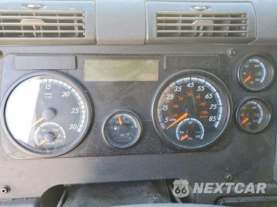 Zdjęcie 9 z 13 samochodu: 2019 FREIGHTLINER CASCADIA 125 SEMI TRUCK VIN:3AKJGLDR8KDKE5315 - miniatura