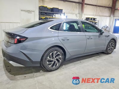 Trzecie zdjęcie samochodu z tyłu: 2026 HYUNDAI SONATA HYBRID BLUE VIN:KMHL24JJ8TA167366 - miniatura