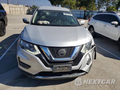 Piąte zdjęcie samochodu w środku: 2018 NISSAN ROGUE S VIN:JN8AT2MT8JW458335 - miniatura