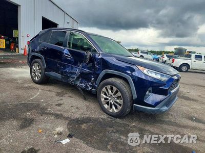 Czwarte zdjęcie samochodu z boku: 2020 TOYOTA RAV4 XLE PREMIUM VIN:JTMA1RFV8LD051753 - miniatura