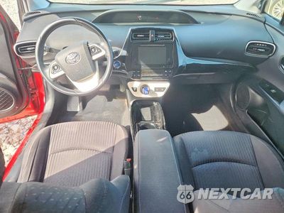 Zdjęcie 8 z 12 samochodu: 2018 TOYOTA PRIUS THREE VIN:JTDKARFU8J3061911 - miniatura