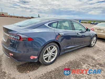 Trzecie zdjęcie samochodu z tyłu: 2015 TESLA MODEL S 90D VIN:5YJSA1V28FF097383 - miniatura