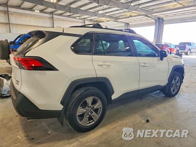 Trzecie zdjęcie samochodu z tyłu: 2024 TOYOTA RAV4 XLE VIN:2T3P1RFV3RW438880 - miniatura