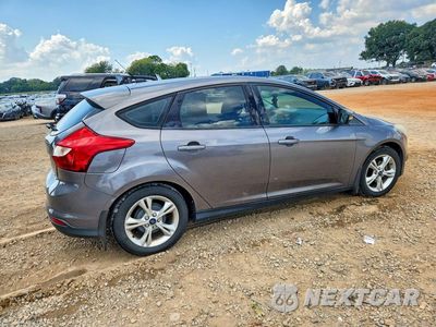 Trzecie zdjęcie samochodu z tyłu: 2014 FORD FOCUS SE VIN:1FADP3K22EL115062 - miniatura