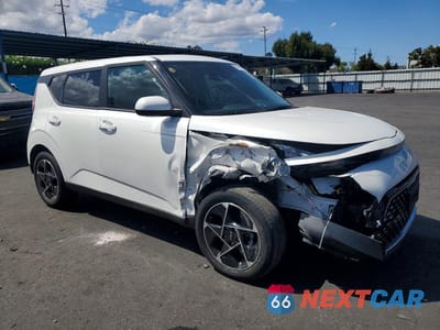 Czwarte zdjęcie samochodu z boku: 2024 KIA SOUL EX VIN:KNDJ33AUXR7913027 - miniatura