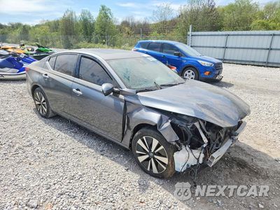 Czwarte zdjęcie samochodu z boku: 2019 NISSAN ALTIMA SV VIN:1N4BL4DV7KC121886 - miniatura