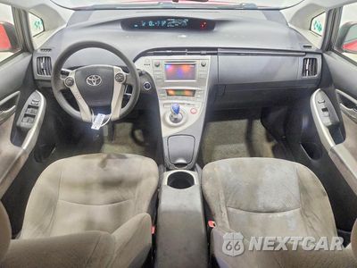 Zdjęcie 8 z 12 samochodu: 2015 TOYOTA PRIUS TWO VIN:JTDKN3DU3F1953572 - miniatura