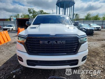 Piąte zdjęcie samochodu w środku: 2026 RAM 1500 LARAMIE VIN:1C6SRFJP8TN162342 - miniatura