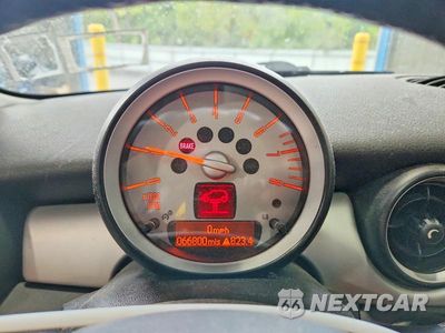 Zdjęcie 9 z 12 samochodu: 2010 MINI COOPER VIN:WMWMF3C53ATU79195 - miniatura
