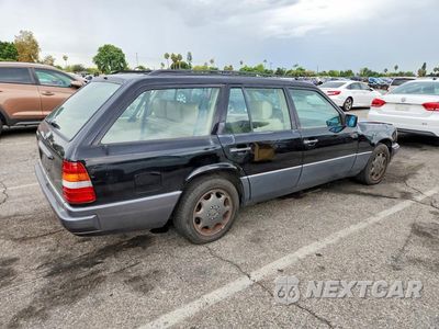 Trzecie zdjęcie samochodu z tyłu: 1995 MERCEDES-BENZ E 320 VIN:WDBEA92E9SF308119 - miniatura