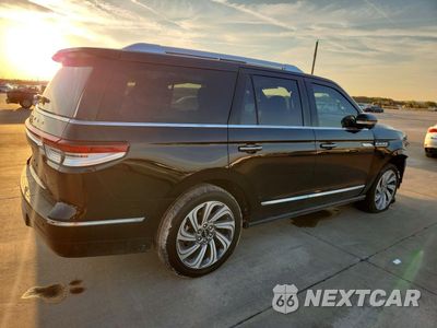 Trzecie zdjęcie samochodu z tyłu: 2024 LINCOLN NAVIGATOR RESERVE VIN:5LMJJ2LG4REL03863 - miniatura