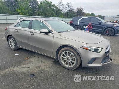 Czwarte zdjęcie samochodu z boku: 2019 MERCEDES-BENZ A 220 4MATIC VIN:WDD3G4FB6KW026553 - miniatura