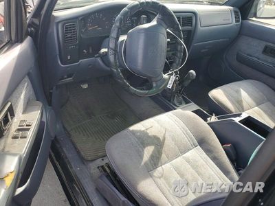 Zdjęcie 8 z 12 samochodu: 2000 TOYOTA TACOMA V6 VIN:4TAWN72N2YZ679687 - miniatura