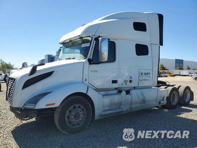 2022 VOLVO VNL SEMI TRUCK 4V4NC9EH9NN312588 - główne zdjęcie licytacji z USA - miniatura
