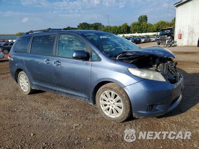 Czwarte zdjęcie samochodu z boku: 2014 TOYOTA SIENNA LE VIN:5TDJK3DC1ES083723 - miniatura