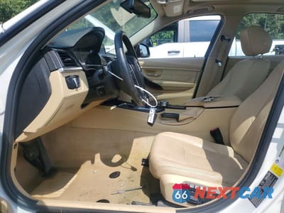 Zdjęcie 8 z 13 samochodu: 2015 BMW 328 XI SULEV VIN:WBA3B5G54FNS15749 - miniatura
