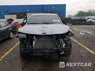 Piąte zdjęcie samochodu w środku: 2018 JEEP GRAND CHEROKEE LAREDO VIN:1C4RJFAG8JC120955 - miniatura