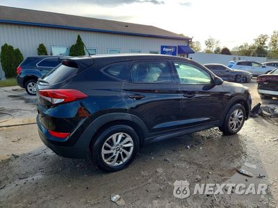 Trzecie zdjęcie samochodu z tyłu: 2017 HYUNDAI TUCSON SE VIN:KM8J23A4XHU556933 - miniatura