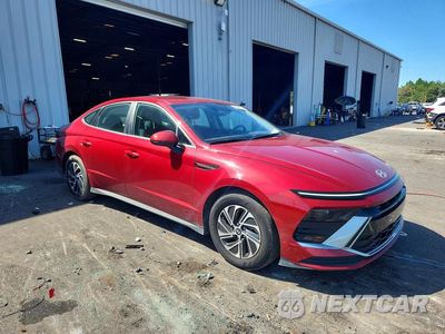 Czwarte zdjęcie samochodu z boku: 2026 HYUNDAI SONATA HYBRID BLUE VIN:KMHL24JJ6TA147553 - miniatura