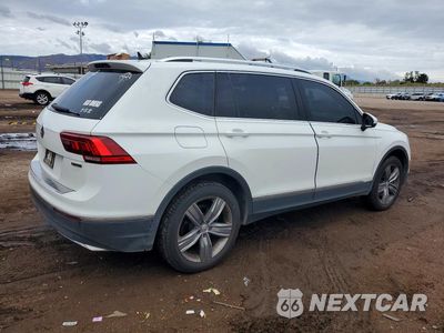 Trzecie zdjęcie samochodu z tyłu: 2020 VOLKSWAGEN TIGUAN SE VIN:3VV2B7AX1LM160169 - miniatura
