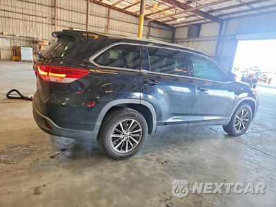 Trzecie zdjęcie samochodu z tyłu: 2019 TOYOTA HIGHLANDER XLE VIN:5TDKZRFH3KS572857 - miniatura