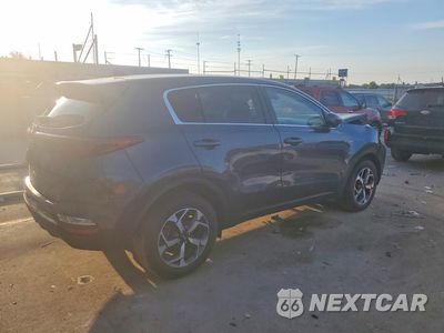 Trzecie zdjęcie samochodu z tyłu: 2020 KIA SPORTAGE LX VIN:KNDPMCAC3L7666441 - miniatura