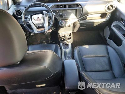 Zdjęcie 8 z 12 samochodu: 2014 TOYOTA PRIUS C FOUR VIN:JTDKDTB3XE1574175 - miniatura