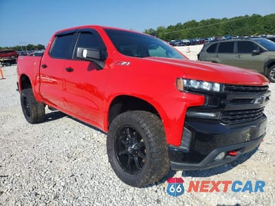 Czwarte zdjęcie samochodu z boku: 2020 CHEVROLET SILVERADO K1500 LT TRAIL BOSS VIN:1GCPYFED8LZ119808 - miniatura