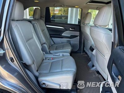 Zdjęcie 6 z 12 samochodu: 2017 TOYOTA HIGHLANDER XLE VIN:5TDJZRFH1HS509082 - miniatura