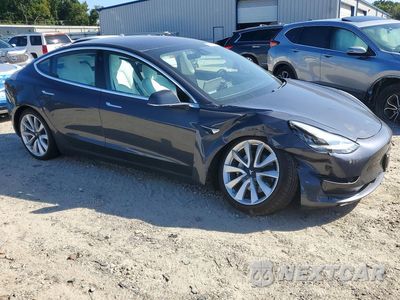 Czwarte zdjęcie samochodu z boku: 2018 TESLA MODEL 3 VIN:5YJ3E1EB1JF097212 - miniatura