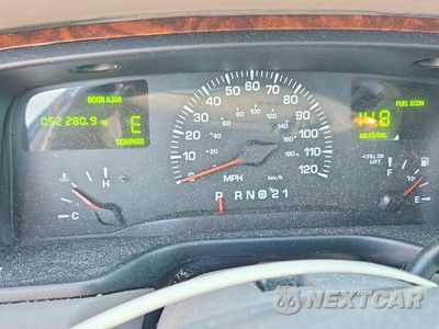 Zdjęcie 9 z 12 samochodu: 2002 LINCOLN TOWN CAR SIGNATURE VIN:1LNHM82W12Y605183 - miniatura