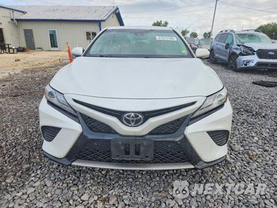 Piąte zdjęcie samochodu w środku: 2018 TOYOTA CAMRY XSE VIN:4T1B61HK2JU101064 - miniatura