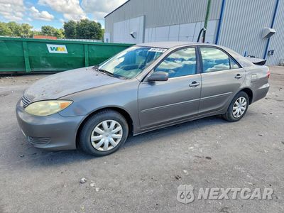 2005 TOYOTA CAMRY LE 4T1BE32K75U502235 - główne zdjęcie licytacji z USA - miniatura