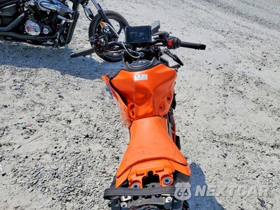 Zdjęcie 6 z 9 samochodu: 2024 KTM 390 DUKE VIN:MD2JPJ403RN264520 - miniatura
