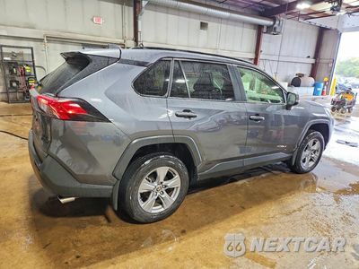 Trzecie zdjęcie samochodu z tyłu: 2023 TOYOTA RAV4 HYBRID XLE VIN:JTMRWRFV8PD185513 - miniatura