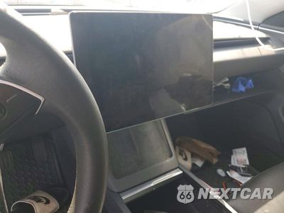 Zdjęcie 9 z 12 samochodu: 2024 TESLA MODEL 3 VIN:5YJ3E1EA4RF747525 - miniatura