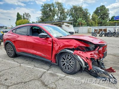 Czwarte zdjęcie samochodu z boku: 2024 FORD MUSTANG MACH-E PREMIUM VIN:3FMTK3R72RMA45469 - miniatura