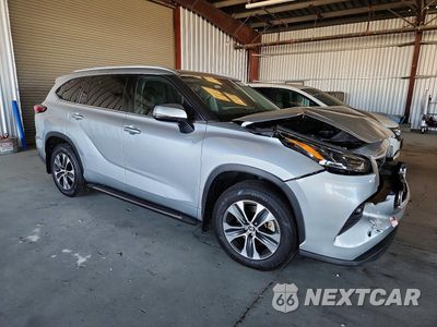Czwarte zdjęcie samochodu z boku: 2022 TOYOTA HIGHLANDER HYBRID XLE VIN:5TDGARAH9NS516771 - miniatura