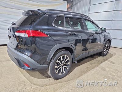 Trzecie zdjęcie samochodu z tyłu: 2023 TOYOTA COROLLA CROSS HYBRID SE VIN:7MUFBABG9PV003951 - miniatura