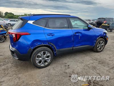 Trzecie zdjęcie samochodu z tyłu: 2024 KIA SELTOS S VIN:KNDEUCAA8R7552451 - miniatura
