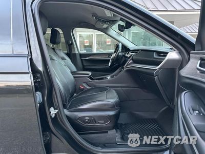 Piąte zdjęcie samochodu w środku: 2022 JEEP GRAND CHEROKEE L LIMITED VIN:1C4RJKBGXN8557341 - miniatura