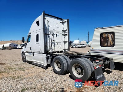 Drugie zdjęcie samochodu z przodu: 2021 FREIGHTLINER CASCADIA 1 - SEMI TRUCK VIN:3AKJHHDR1MSMZ0907 - miniatura