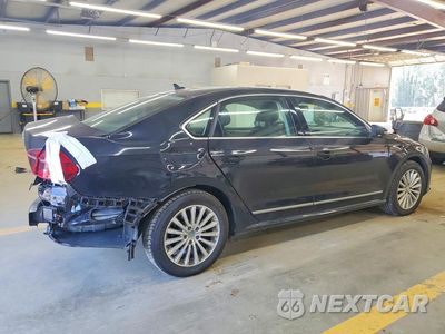 Trzecie zdjęcie samochodu z tyłu: 2017 VOLKSWAGEN PASSAT SE VIN:1VWBT7A37HC018102 - miniatura