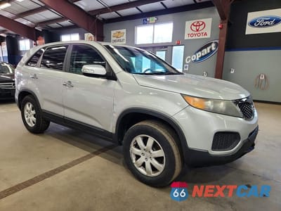 Czwarte zdjęcie samochodu z boku: 2011 KIA SORENTO LX VIN:5XYKT3A12BG060741 - miniatura