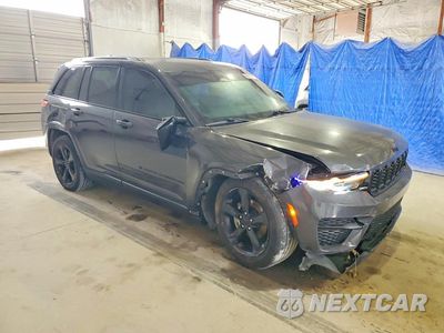 Czwarte zdjęcie samochodu z boku: 2023 JEEP GRAND CHEROKEE LAREDO VIN:1C4RJHAG6PC622755 - miniatura