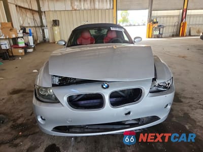 Piąte zdjęcie samochodu w środku: 2005 BMW Z4 2.5 VIN:4USBT33525LS55368 - miniatura
