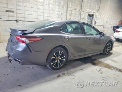 Trzecie zdjęcie samochodu z tyłu: 2018 TOYOTA CAMRY SE VIN:4T1B11HK8JU020620 - miniatura