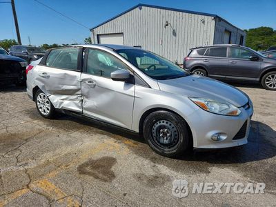 Czwarte zdjęcie samochodu z boku: 2012 FORD FOCUS SE VIN:1FAHP3F28CL335959 - miniatura