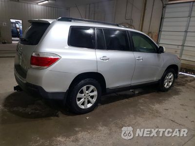 Trzecie zdjęcie samochodu z tyłu: 2013 TOYOTA HIGHLANDER SE VIN:5TDBK3EH7DS265651 - miniatura